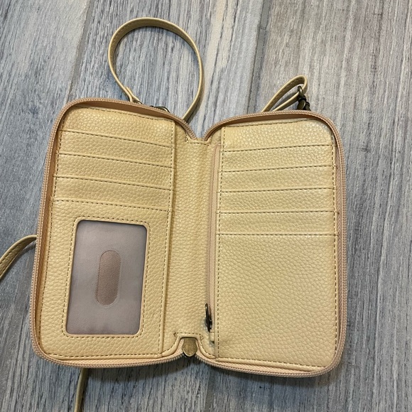 The Sak Silverlake Leather Smartphone Crossbody Bag - Picture 5 of 11